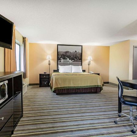 Super 8 By Wyndham Iowa Falls Екстериор снимка