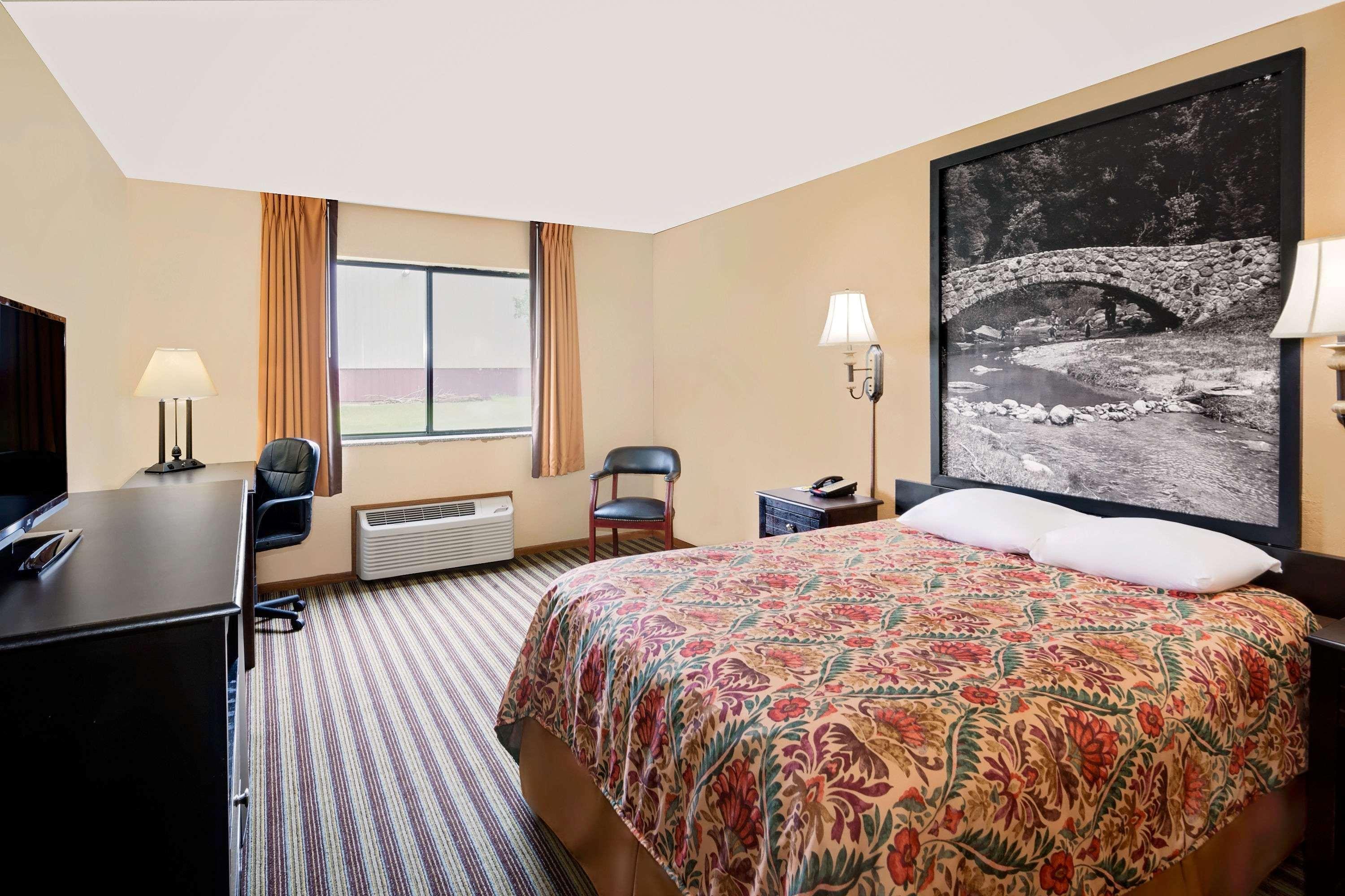 Super 8 By Wyndham Iowa Falls Екстериор снимка
