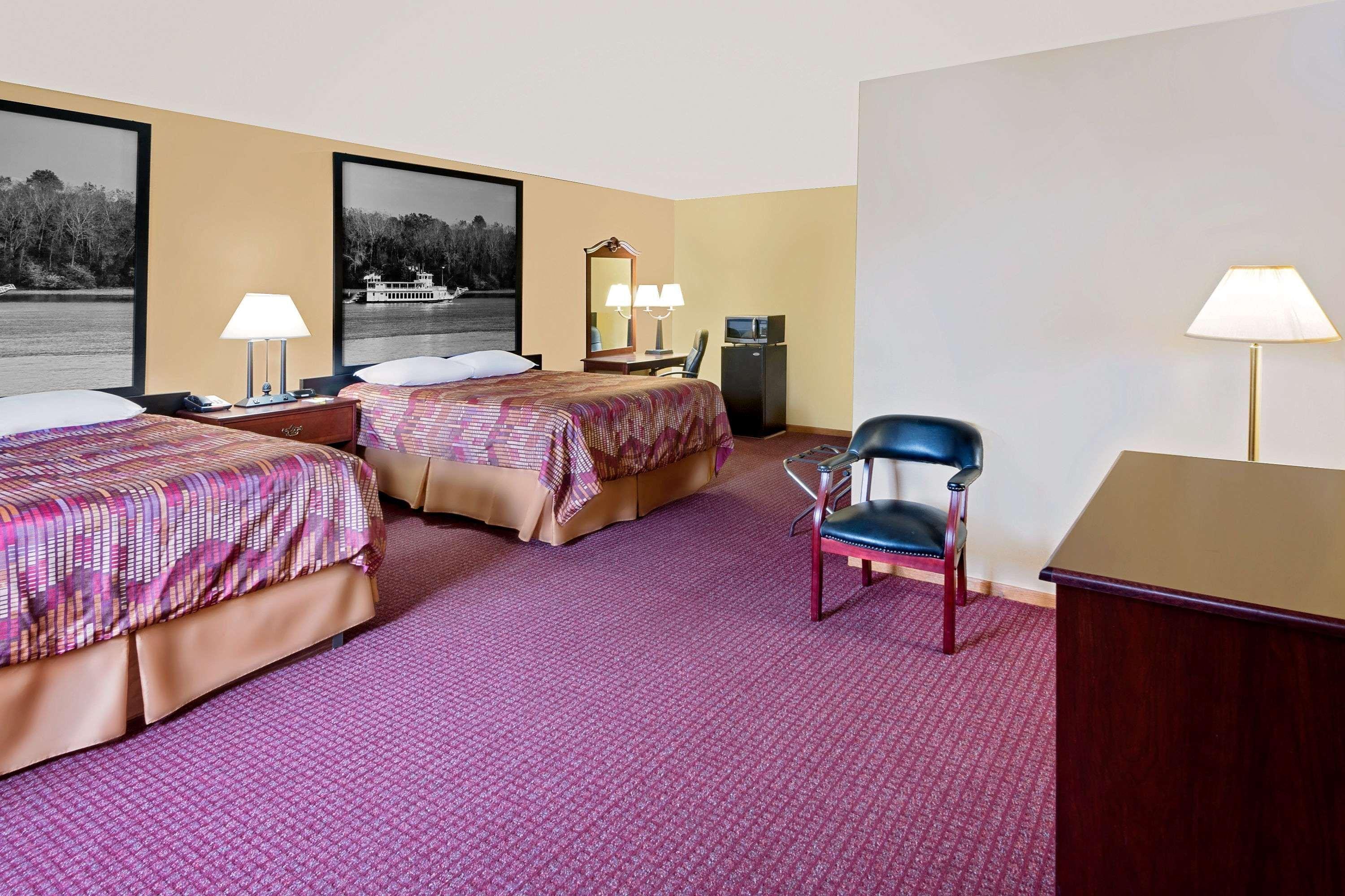 Super 8 By Wyndham Iowa Falls Екстериор снимка
