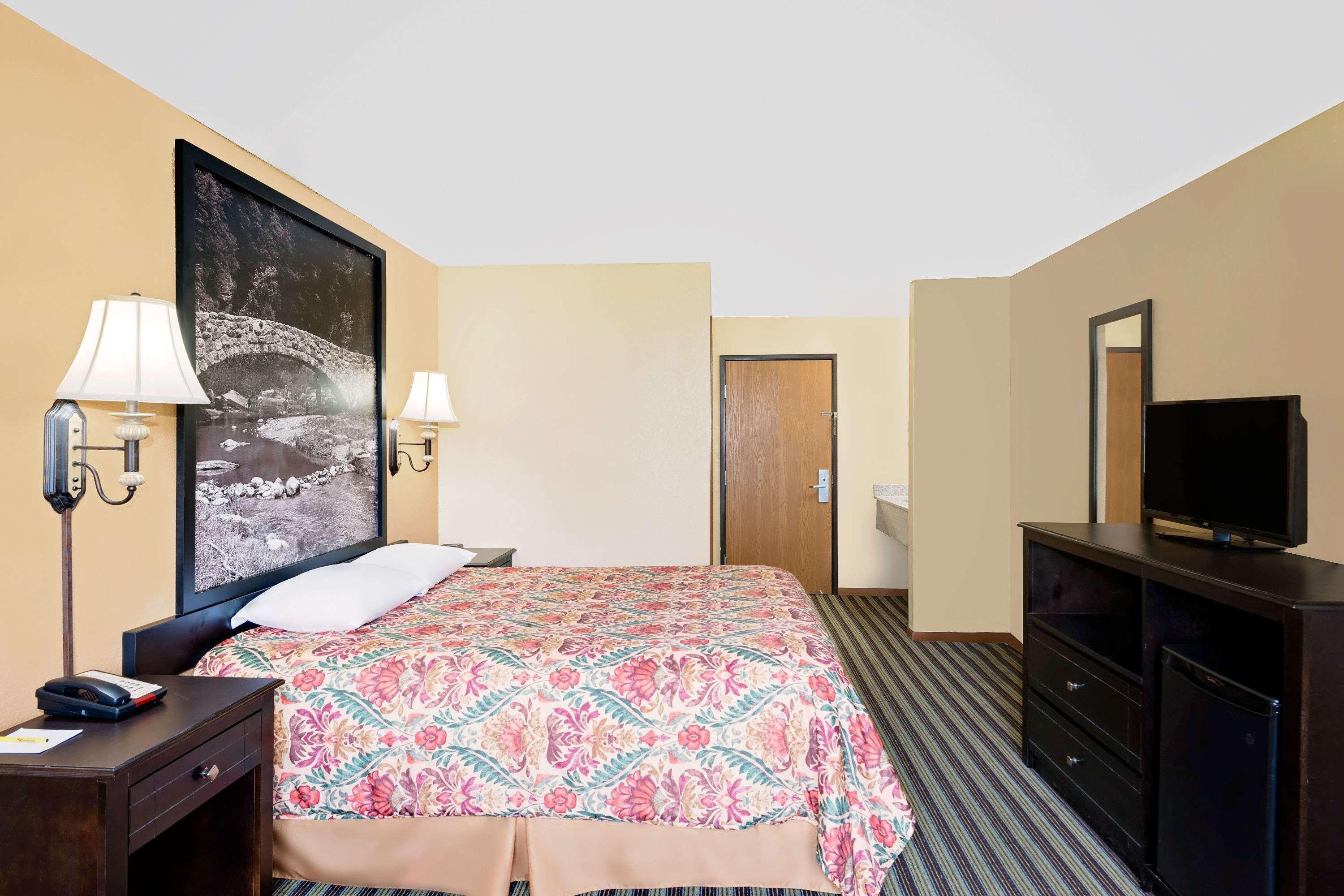 Super 8 By Wyndham Iowa Falls Екстериор снимка