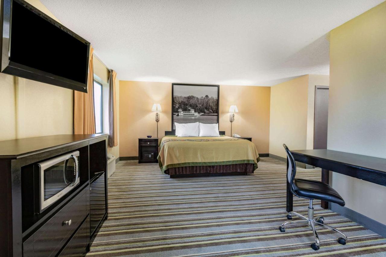 Super 8 By Wyndham Iowa Falls Екстериор снимка